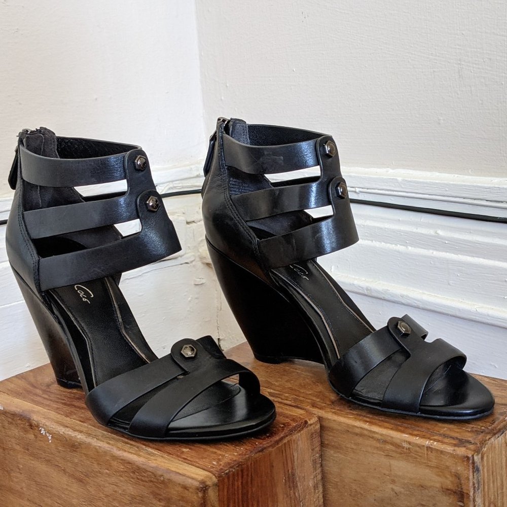 Kenneth Cole Balfour Le
